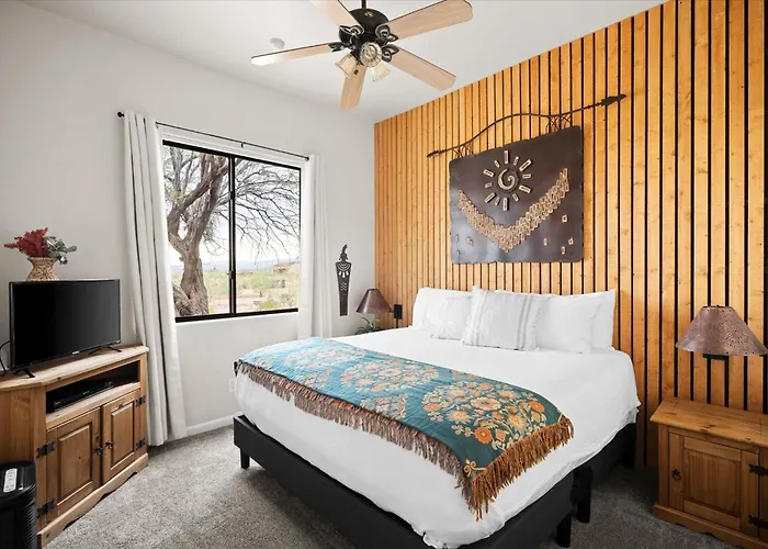 Desert Oasis Pool, Golf, Games Mountain Views Villa *