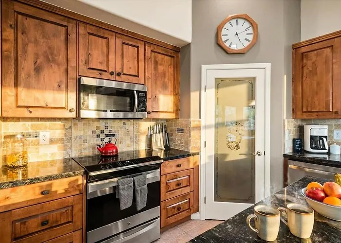 Desert Oasis Pool, Golf, Games Mountain Views New River