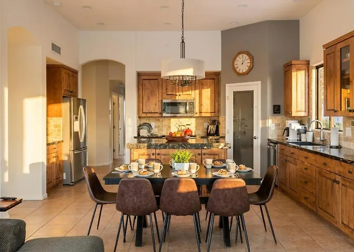 Desert Oasis Pool, Golf, Games Mountain Views Villa *