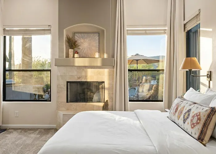 Desert Oasis Pool, Golf, Games Mountain Views Villa *